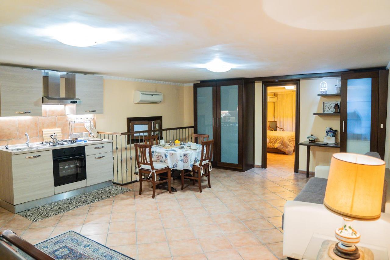 Domus Ugo Apartment Naples Luaran gambar