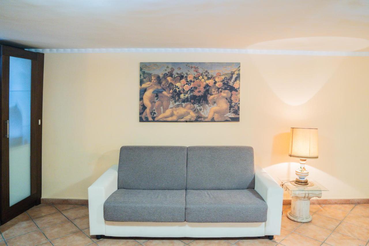Domus Ugo Apartment Naples Luaran gambar