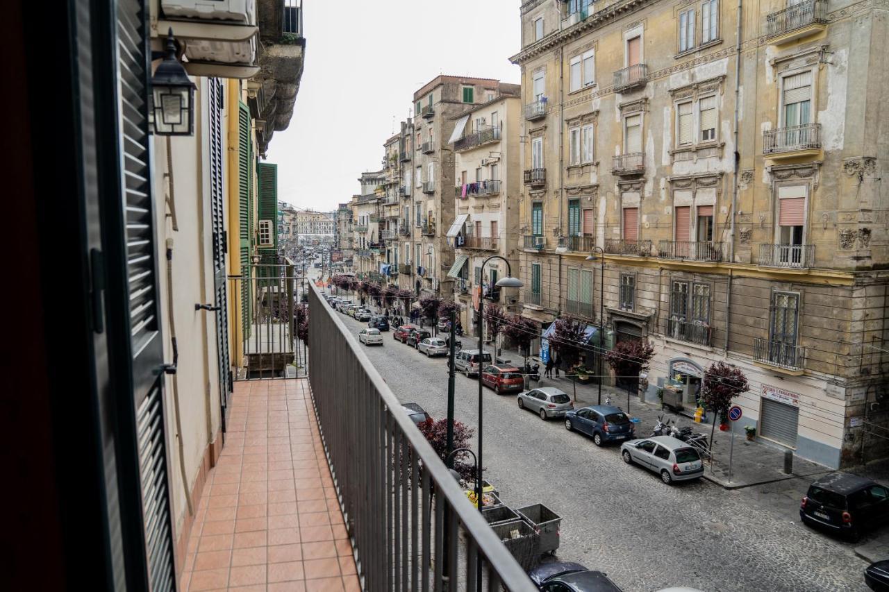 Domus Ugo Apartment Naples Luaran gambar