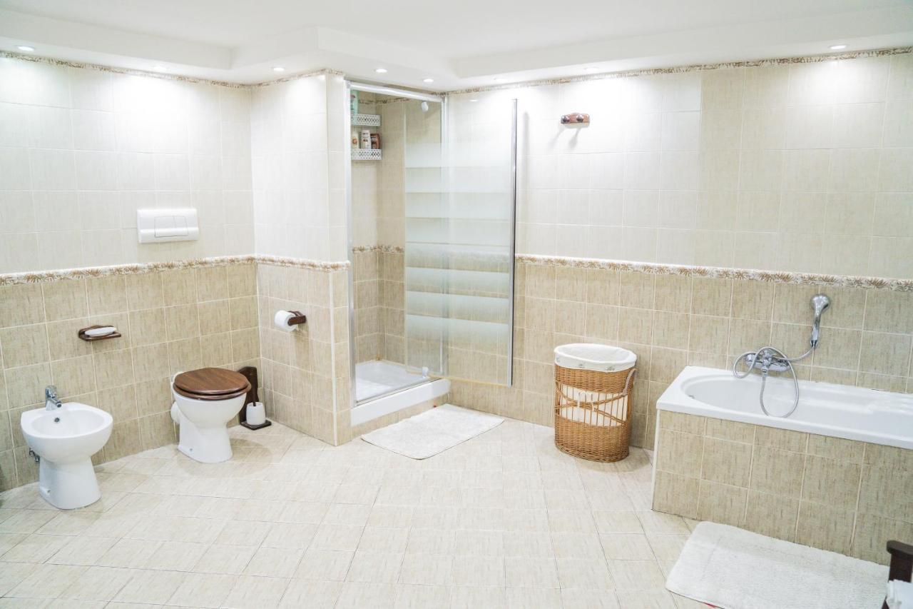 Domus Ugo Apartment Naples Luaran gambar