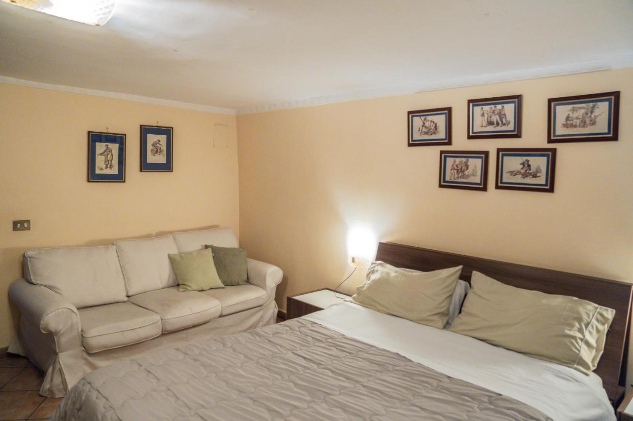 Domus Ugo Apartment Naples Luaran gambar