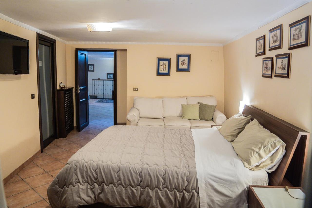 Domus Ugo Apartment Naples Luaran gambar