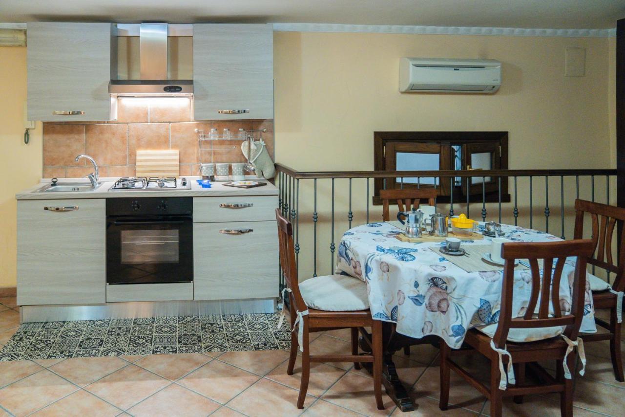 Domus Ugo Apartment Naples Luaran gambar