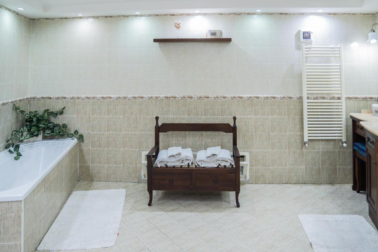 Domus Ugo Apartment Naples Luaran gambar
