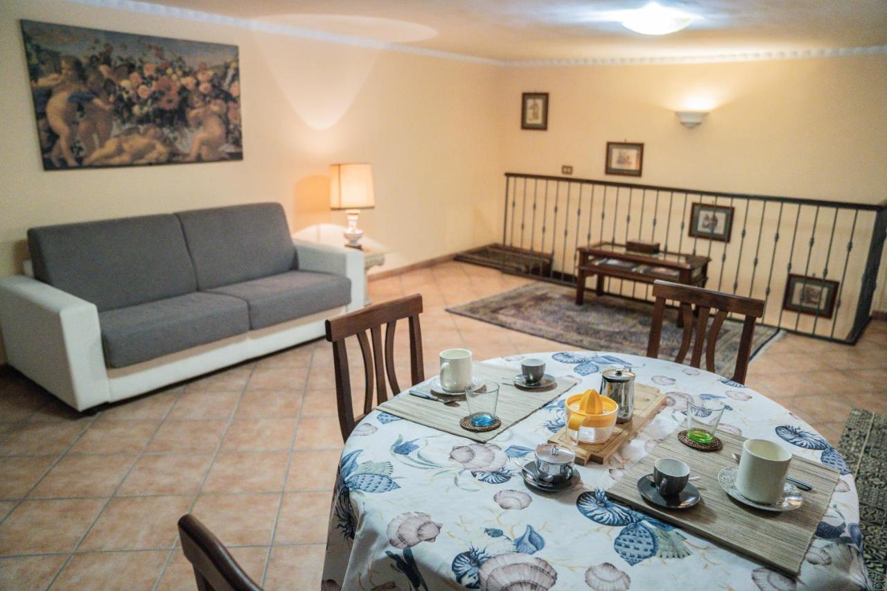 Domus Ugo Apartment Naples Luaran gambar