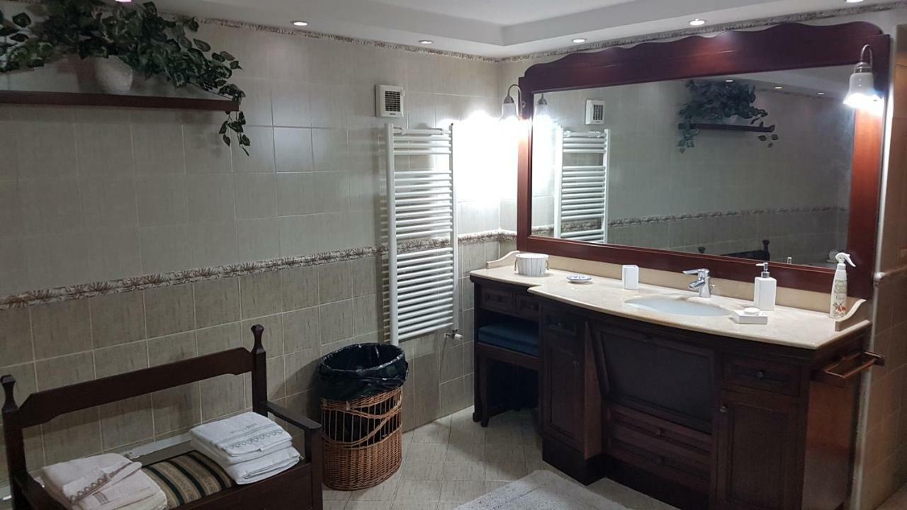 Domus Ugo Apartment Naples Luaran gambar