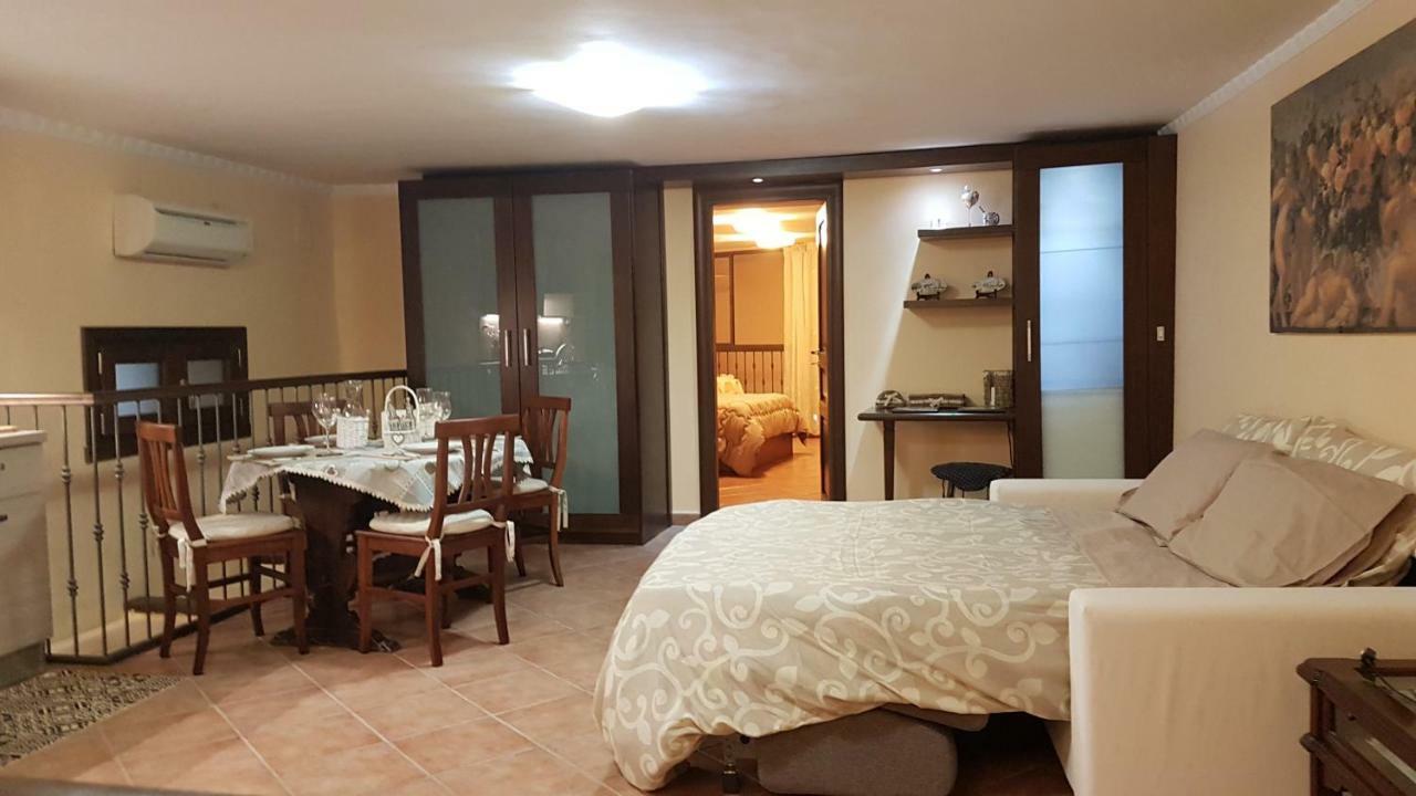 Domus Ugo Apartment Naples Luaran gambar