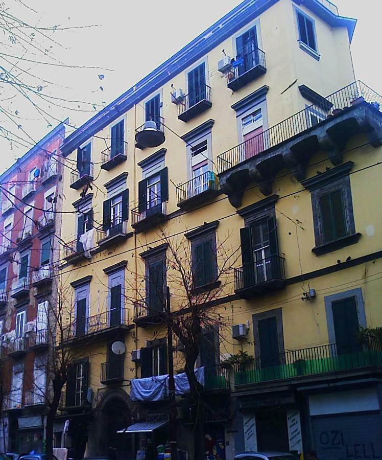 Domus Ugo Apartment Naples Luaran gambar