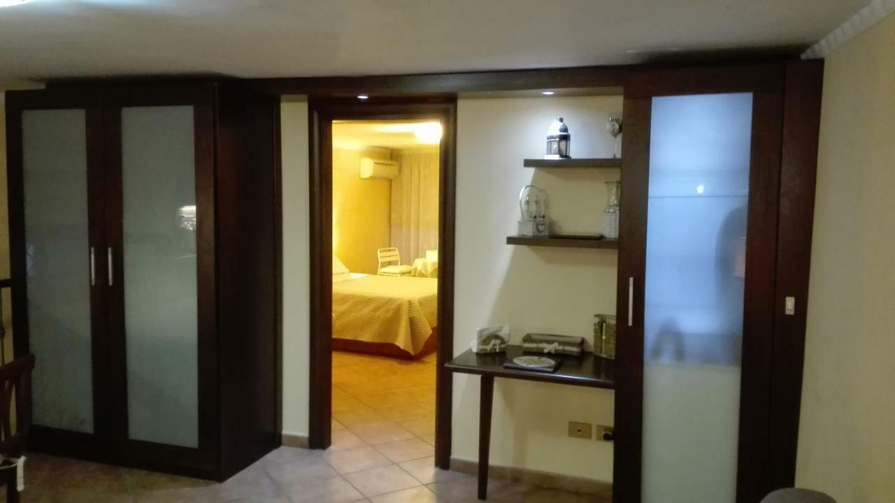 Domus Ugo Apartment Naples Luaran gambar